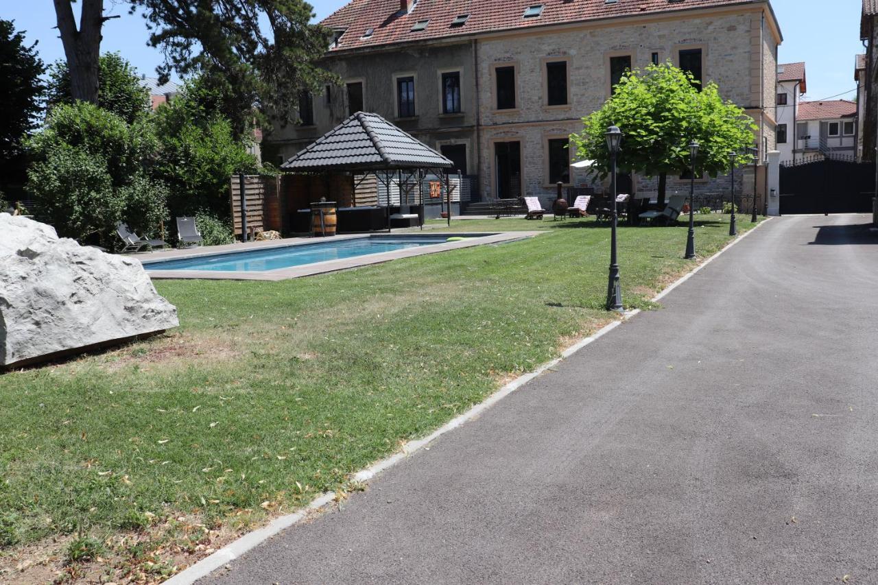 Les Tourelles Hotel Exterior foto